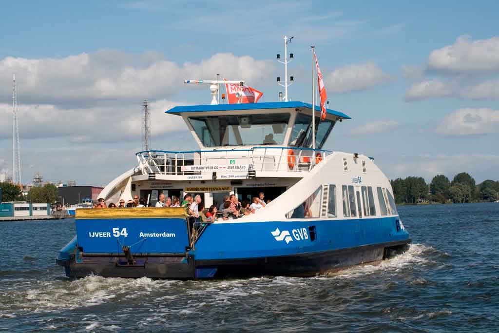 Ferry gratuito a través del Canal IJ 